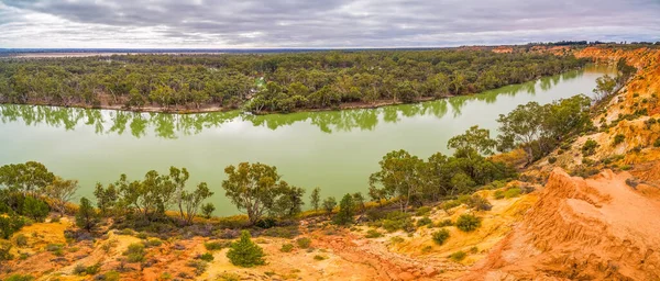 Orangefarbene Sandsteinklippen Und Kaugummibäume Über Dem Murray River Südaustralien — Stockfoto