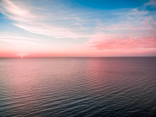 Vista Aerea Del Sole Che Tramonta Sull Oceano — Foto Stock