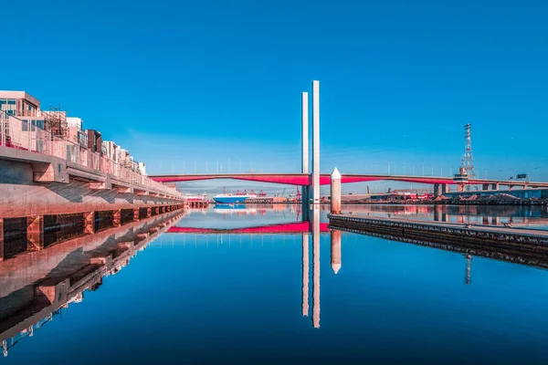 Bolte Brug Groot Vrachtschip Gezien Vanaf Kade — Stockfoto