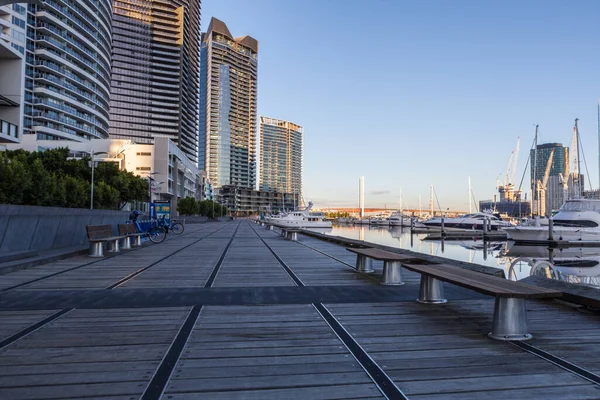 Docklands Waterfront Promenade High Rise Buildings Docked Yachts — Stock Photo, Image