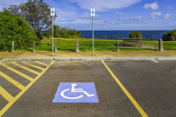 Menonaktifkan Tempat Parkir Dan Tanda Tanda Taman Dekat Pantai Laut — Stok Foto