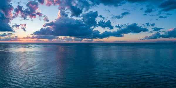 Повітряна Панорама Заходу Сонця Над Океаном — стокове фото