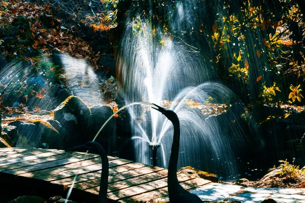Fontaine Dans Beau Jardin Automne — Photo