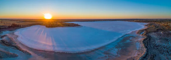 Puesta Sol Sobre Lago Salado Desierto Amplio Paisaje Panorámico Aéreo — Foto de Stock