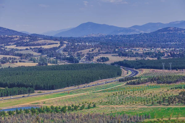 Válcování Dálnice Přes Hory Krajinu Canberra Act Austrálie — Stock fotografie