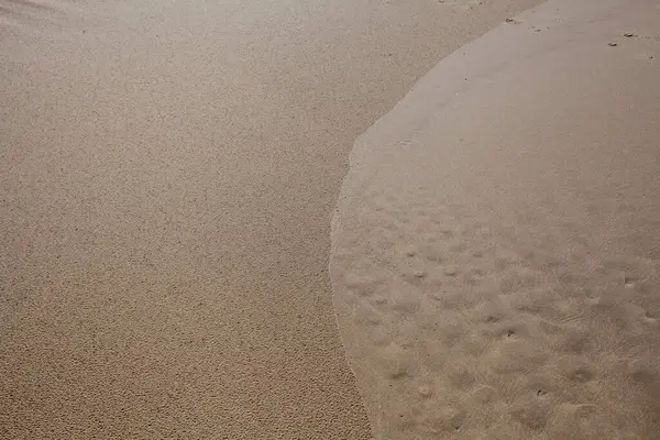 背景やデザインのための興味深い砂のテクスチャパターンを閉じます — ストック写真