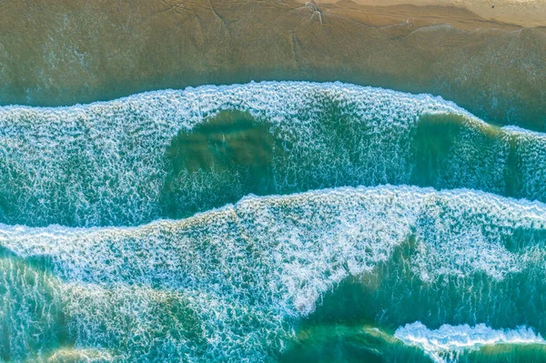 Looking Ocean Waves Pound Shore — Stock Photo, Image