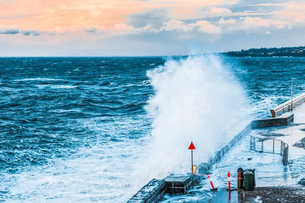 Grande Onda Esmagando Mornington Pier Com Vento Forte Melbourne Victoria — Fotografia de Stock