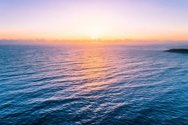 พระอาท นเหน ทะเลท สวยงามท าเนา — ภาพถ่ายสต็อก