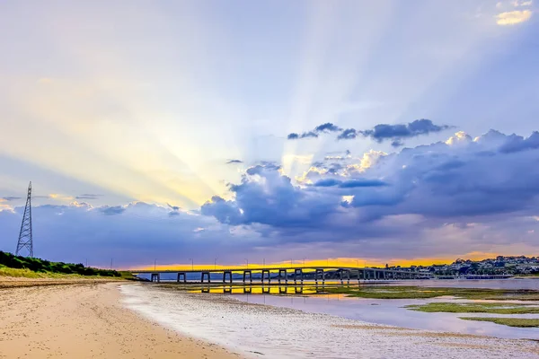 日の出にフィリップ島橋 オーストラリアのビクトリア州メルボルン — ストック写真