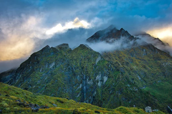 Der Heilige Fischschwanzberg Machhapuchre Der Ferne Sonnenaufgang Annapurna Gebirge Nepal — Stockfoto