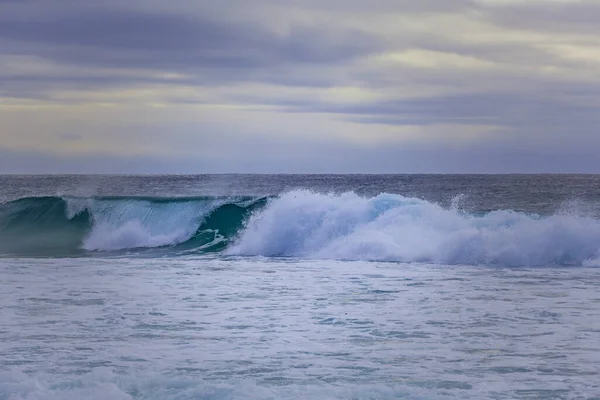 Breaking Óceán Hullám Minimalista Táj Semmi Más Csak Óceán Fénymásoló — Stock Fotó