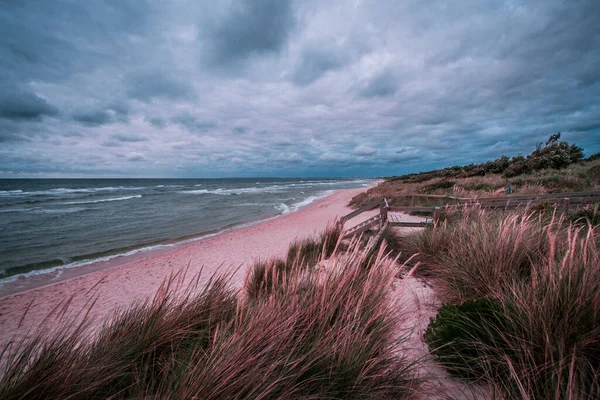 Människor Vandrar Längs Stranden Dramatisk Himmel Mornington Halvön Victoria Australien — Stockfoto