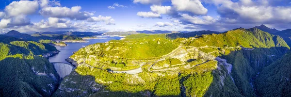 Luftpanorama Des Gordon Dam Und Des Sees Bei Sonnenuntergang Tasmanien — Stockfoto