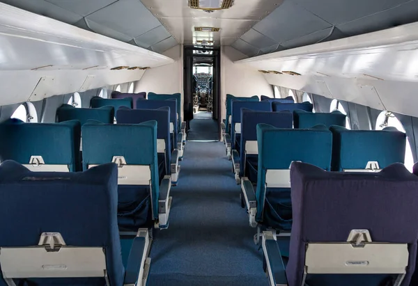 Leere Sitzreihen Alter Flugzeugkabine — Stockfoto