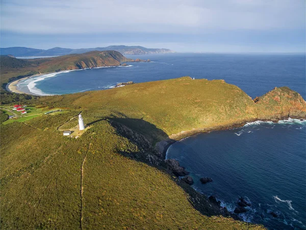 มมองทางอากาศของอ ทยานแห งชาต South Bruny และ Lighthouse เกาะ Bruny ทาสมาเน — ภาพถ่ายสต็อก