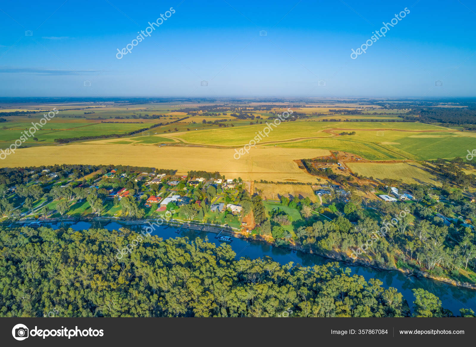 Houses Murray River Moama Australia Stock Photo by ©gregbrave 357867084