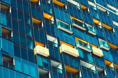 Melbourne, Avustralya 'daki yüksek binaların pencereleri kapanıyor.