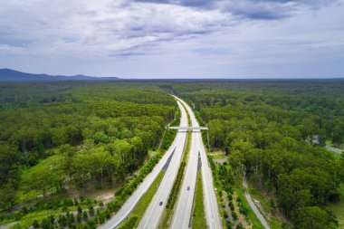 Avustralya 'nın Yeni Güney Galler, Avustralya kırsalından geçen otobanın hava görüntüsü
