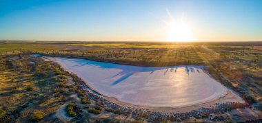 Pembe tuz gölü Hardy gün batımında - hava panoramik manzarası