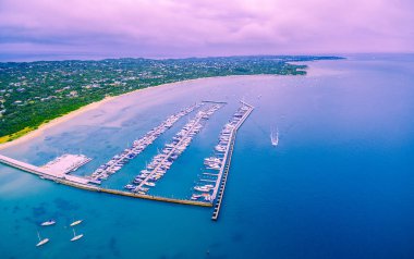 Mornington Yarımadası, Melbourne Avustralya 'daki Blairgowrie Marina' nın hava manzarası