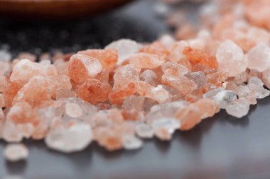 Himalaya pembe kaya tuz kristalleri aşırı yakın çekim