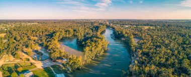 Murray Nehri 'nin hava panosu Moama, NSW, Avustralya yakınlarında.