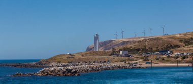 Jervis Burnu Deniz Feneri ve Güney Avustralya 'da deniz manzaralı rüzgâr çiftliği