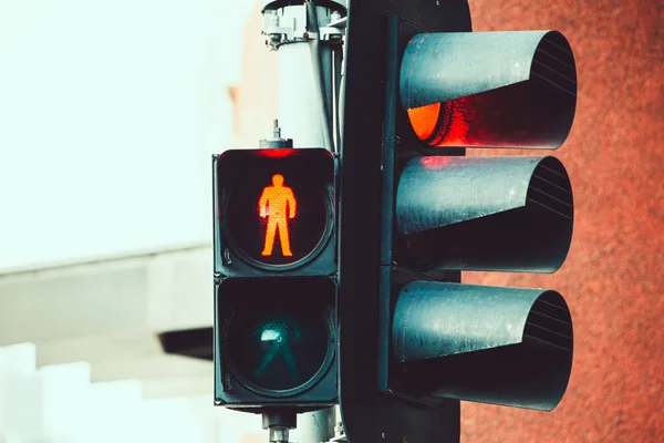 Lalu Lintas Merah Dan Pejalan Kaki Persimpangan Penutupan Lampu — Stok Foto