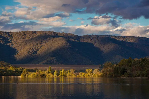澳大利亚维多利亚州日落时的爱尔顿湖 — 图库照片
