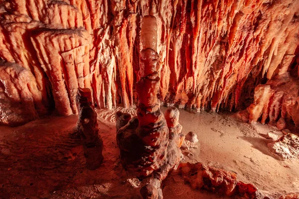 Stalaktiten Und Stalagmiten Kalksteinhöhle — Stockfoto