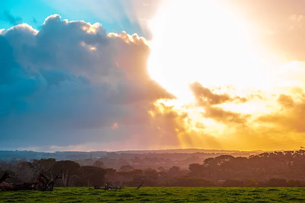 Luz Sol Após Chuva Pôr Sol Sobre Bela Paisagem Australiana — Fotografia de Stock