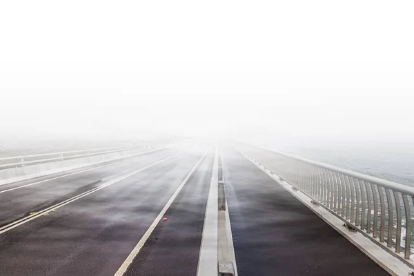 Sea Cliff Bridge Route Disparaissant Dans Les Nuages Blancs Brume — Photo