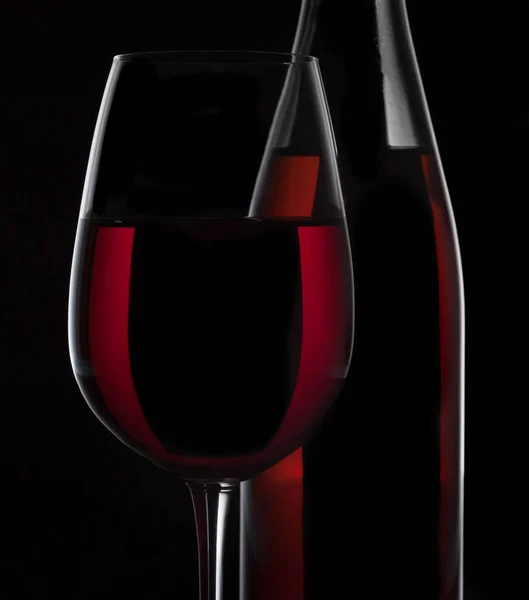 Botella Vino Tinto Copa Vino Sobre Fondo Negro — Foto de Stock