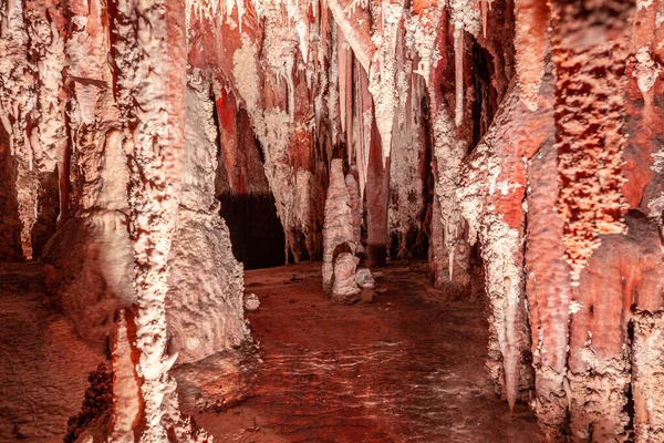 Wunderschöne Stalaktiten Und Stalagmiten Einer Kalksteinhöhle Australien — Stockfoto