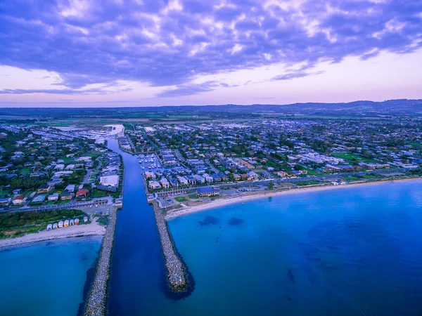 安全海滩的空中景观 莫宁顿半岛奢华的郊区 澳大利亚维多利亚州墨尔本 — 图库照片