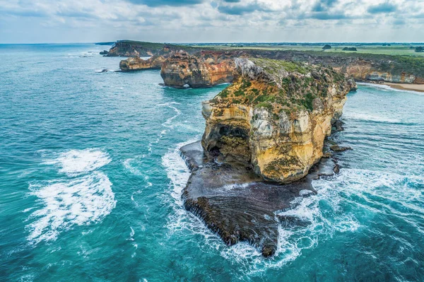 Ondas Golpeando Sobre Rocas Vista Aérea —  Fotos de Stock