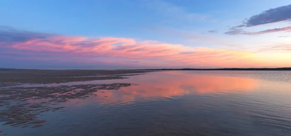 インバーロック海岸のピンクの夕日のパノラマ ギップスランド ビクトリア州 オーストラリア — ストック写真