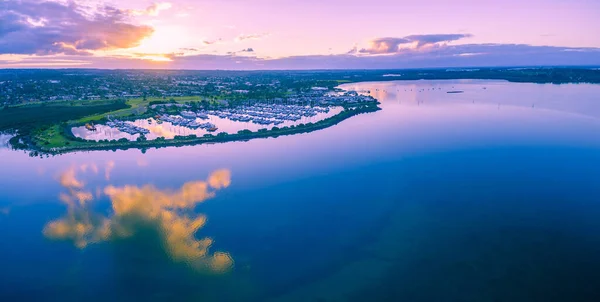 Légi Panoráma Táj Gyönyörű Westernport Marina Kikötve Hajók Jachtok Naplementekor — Stock Fotó