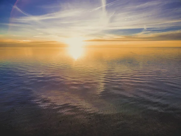 Deniz Üzerinde Gün Batımı Minimalist Deniz Manzarası — Stok fotoğraf