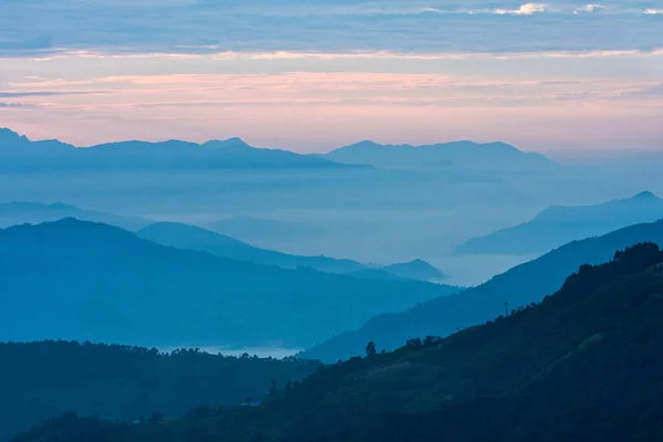 Άποψη Των Βουνών Στις Πρωινές Ακτίνες Του Φωτός Στα Ιμαλάια — Φωτογραφία Αρχείου