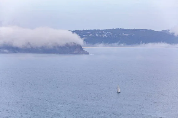 Lonely Sailboat Sailing Broken Bay Sydney Australia — Stock Photo, Image