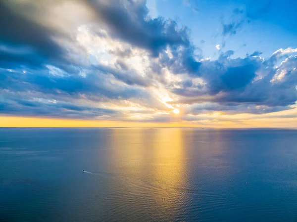 Aerial Panoramic View Lonely Boat Sailing Ocean Beautiful Sunset — Stock Photo, Image