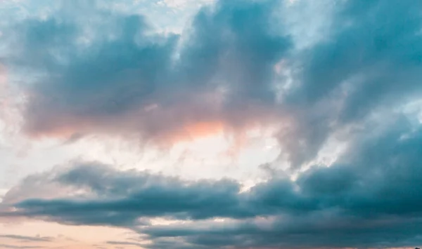 Mooie Wolken Bij Zonsondergang — Stockfoto