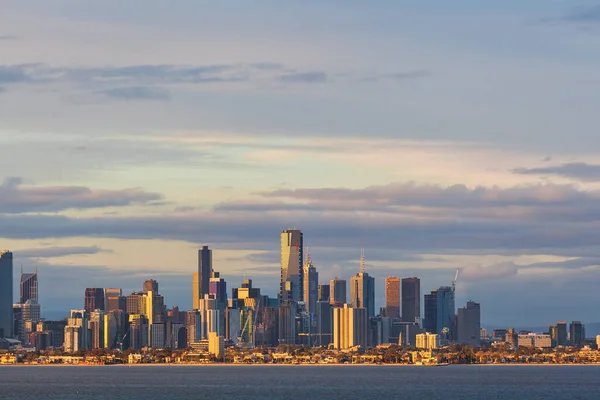 Horizonte Del Cdb Melbourne Atardecer Desde Las Aguas Port Phillip — Foto de Stock