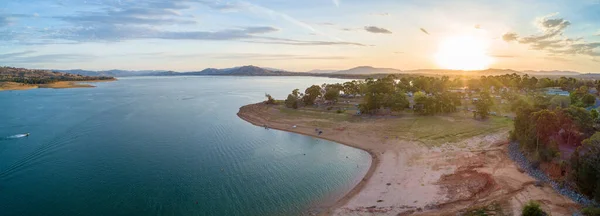 Panorama Aéreo Lago Cênico Colinas Austrália Pôr Sol — Fotografia de Stock