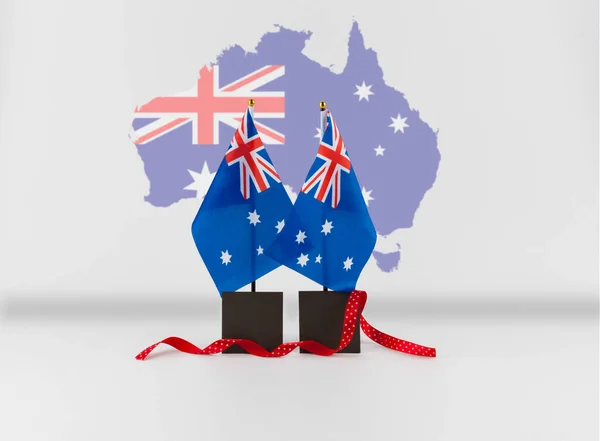 Duas Bandeiras Mesa Australianas Fita Vermelha Com Mapa Austrália Segundo — Fotografia de Stock