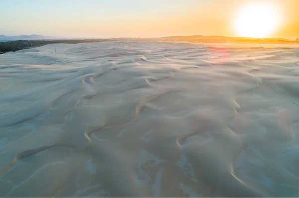 Nascer Sol Sobre Dunas Areia Branca Intocadas — Fotografia de Stock