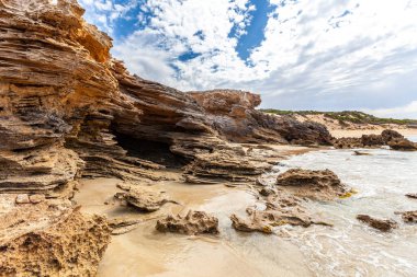 Avustralya 'da okyanus kıyısındaki inanılmaz aşınmış kaya oluşumları