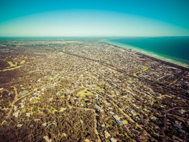 Mornington yarımadasının ve Rosebud banliyösünün havadan çekilmiş görüntüsü. Melbourne, Victoria, Avustralya.